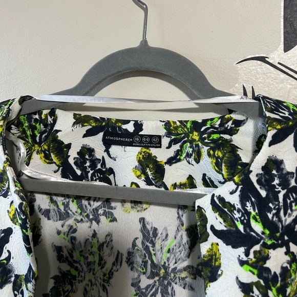 Atmosphere White Floral Jacket - Picture 4 of 8